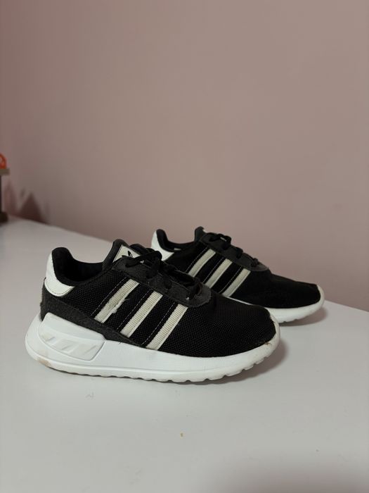 Кросівки adidas 27 розмір