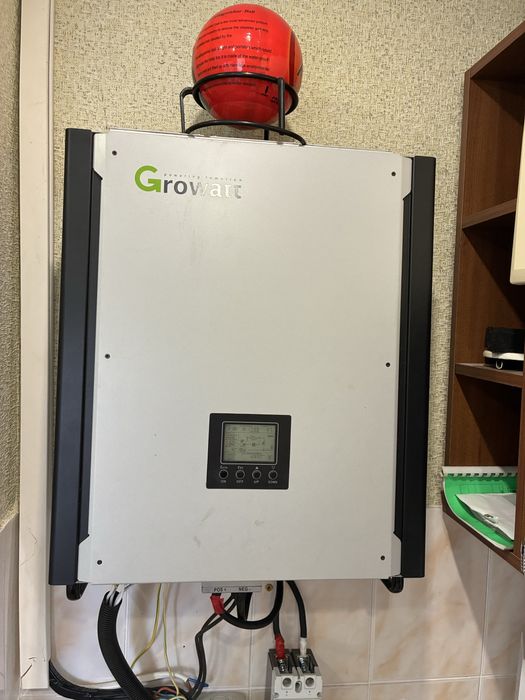 Сонячний інвертор Growatt