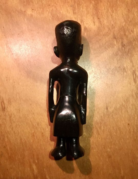 ESCULTURA MACONDE - anos 50 - pau preto - 19,5 cm/s