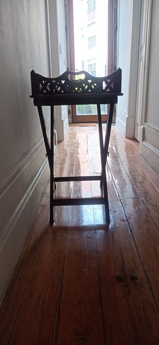 Mesa de apoio estilo inglês
