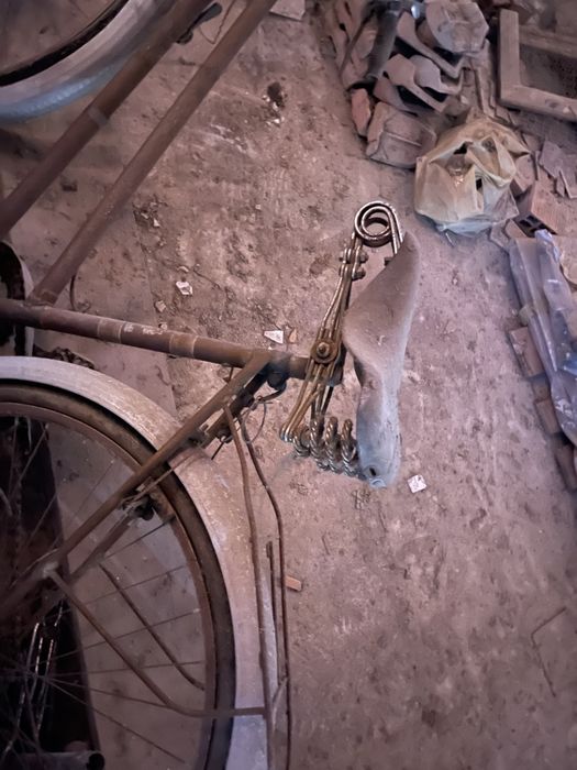 Bicicleta pasteleira antiga para restauro