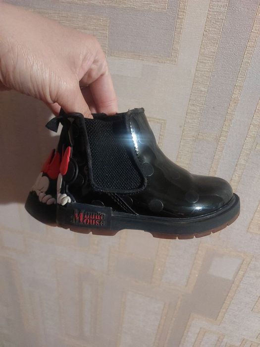 Взуття 21розмір на дівчинку на 1рік