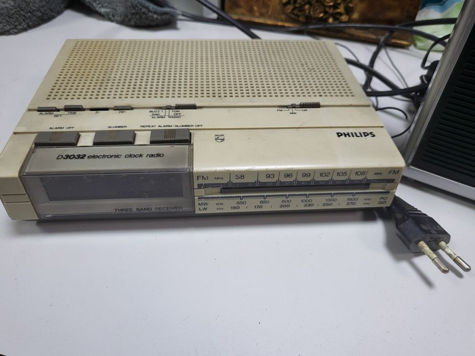 Electronic Relics434143902523740162