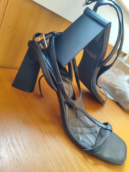Босоніжки жіночі Bershka