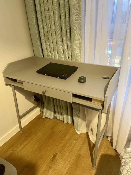 Biurko Ikea Hauga 100x45cm