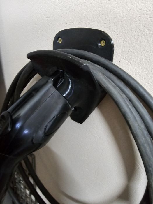 Тримач зарядки електромобіля