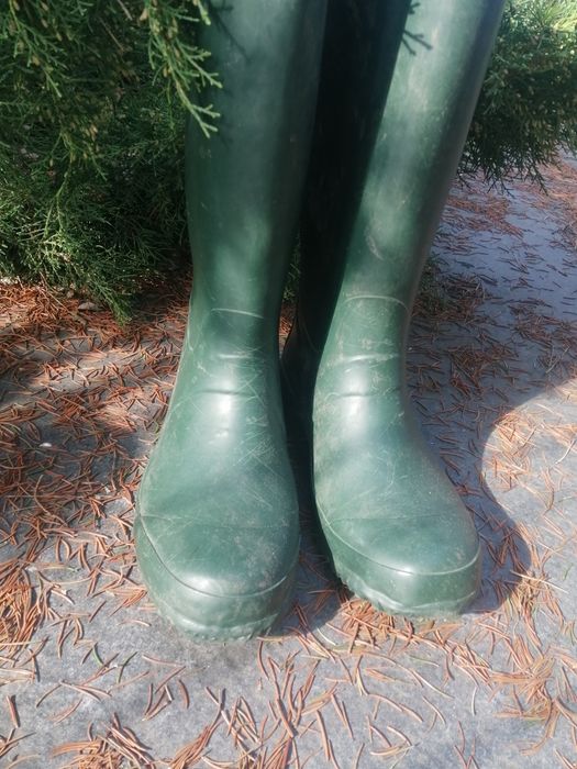 Kalosze jeździeckie. Prace przy koniach40