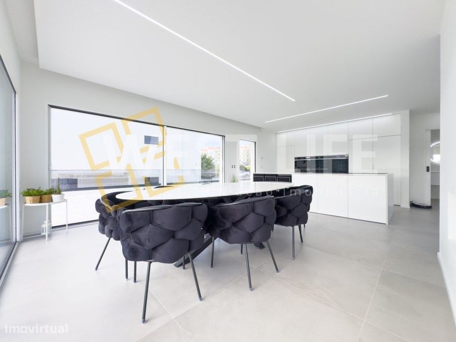 Magnifica moradia T3 de arquitetura contemporânea em Mafra como NOVA
