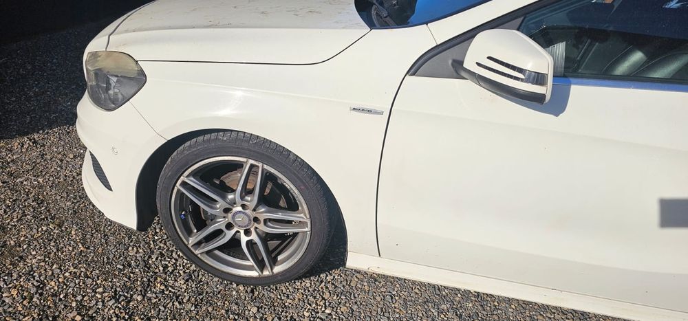 lewa przednia Ćwiartka do Mercedesa w176 kod lakieru 650