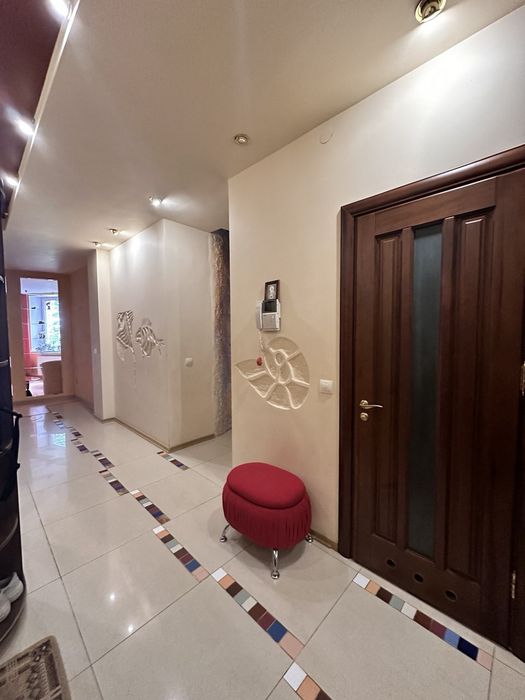Продаж 3-кімнатної квартири 160 м.кв., вул О. Олеся