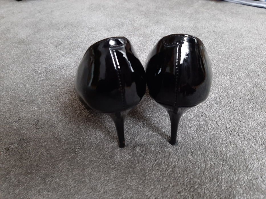Buty na obcasie szpilki lakierowane Venezia 38