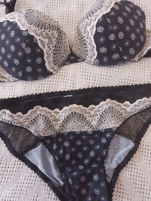 Набор нижнего белья трусы лифчик бюстгалтер