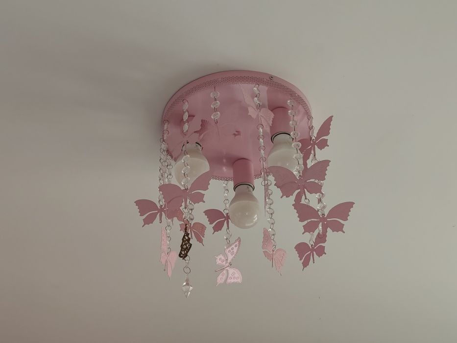 Metalowa lampa motyle do pokoju dziecięcego