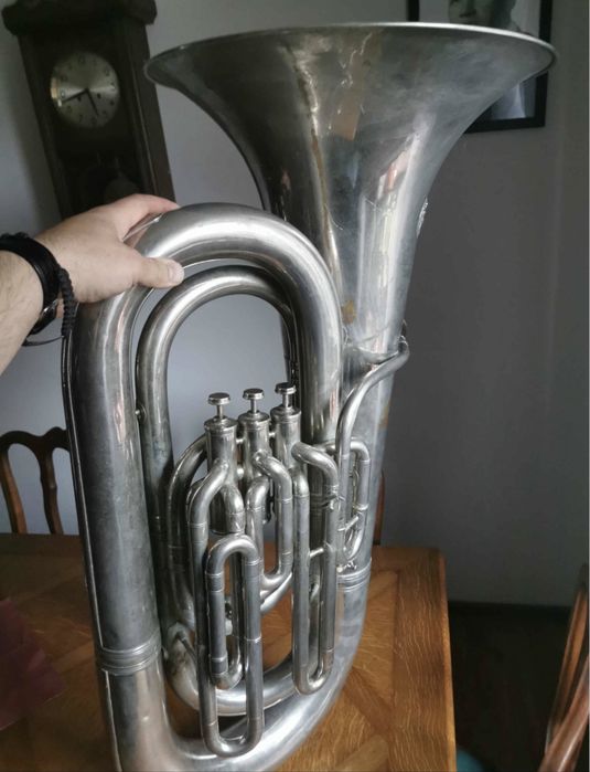 Tuba Milllon Bruxeles