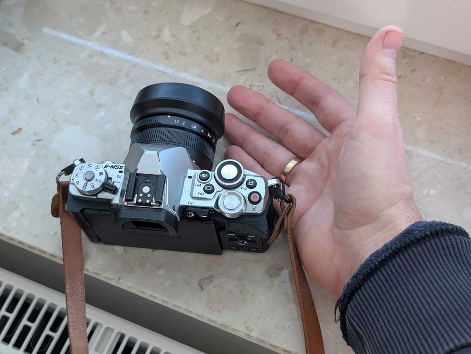 Olympus OM-D E-M5 Mark II (Body) + Lampa FL LM3 | Stan BDB | Mały przebieg 27k | adapter m42