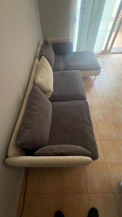 Sofá com chaise longue