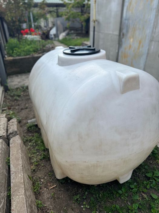 Ємність, бочка пластикова 1500 л для перевезення молока, води