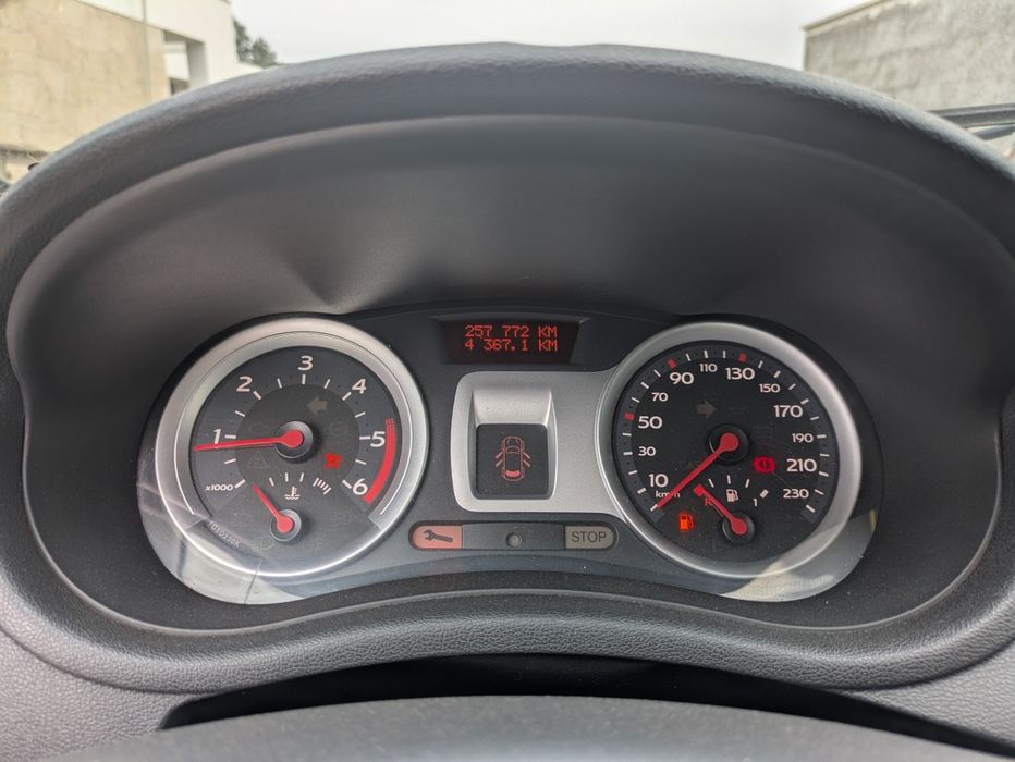Clio III 1.5dci Rip Curl - 3 portas 5 lugares