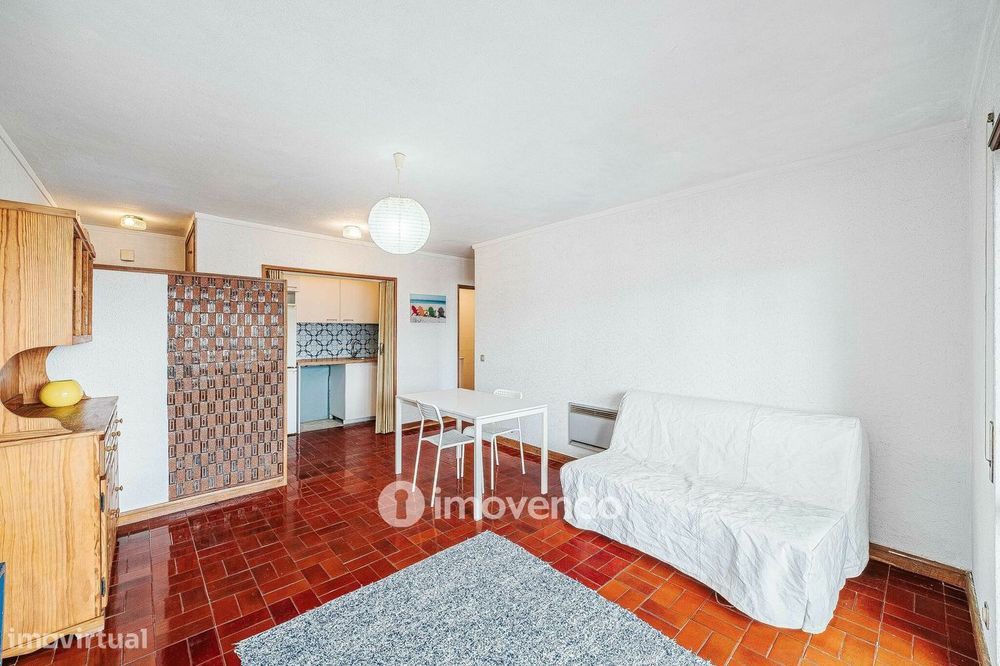 Apartamento T1 junto à praia, com estacionamento, Costa da Caparica