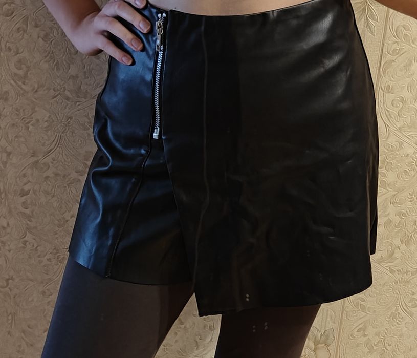 Шорти-спідниця асиметрична під шкіру