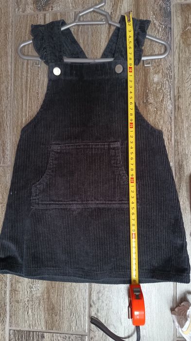 Sukienka ogrodniczka 98