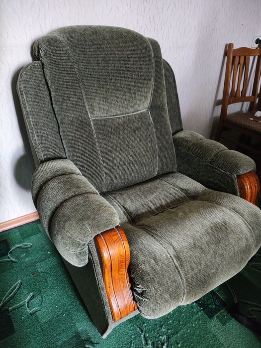 Продам крісло недорого