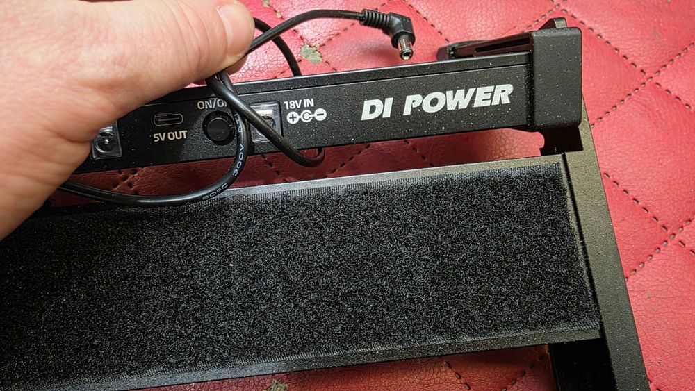 Pedalboard gitarowy z zasilaczem i torbą Caline CB108B