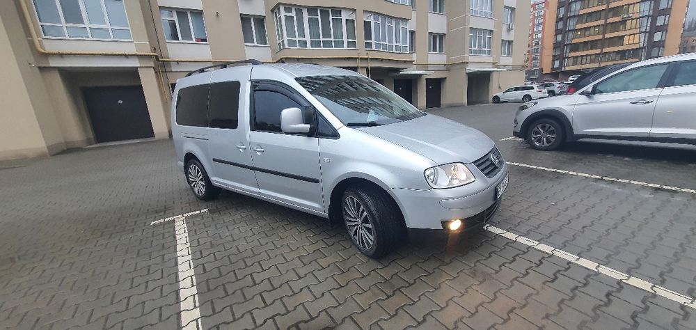 Volkswagen Caddy 2010рік 1.9 автомат dq250