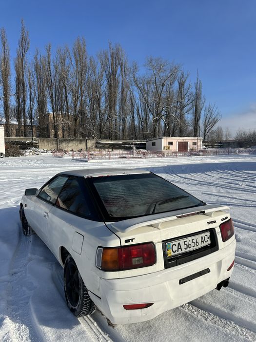 Toyot Celica   купе на повному ходу