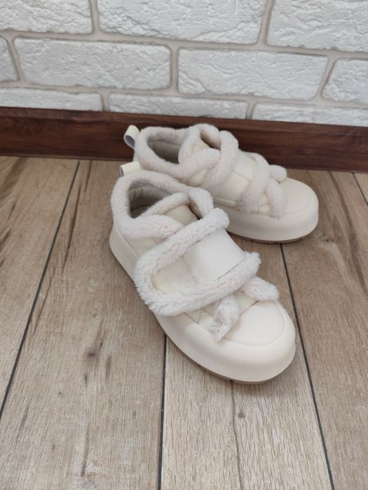 Білі  зимові черевики 38р