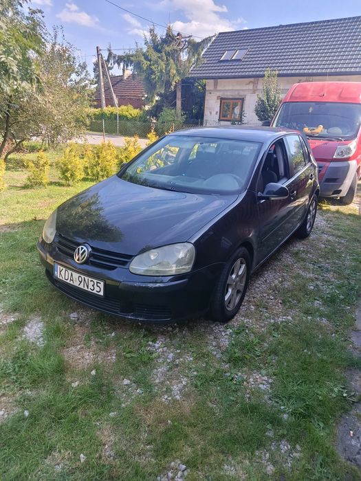 Sprzedam golfa 5 1.9 TDI ogłoszenie ważne do piątku .