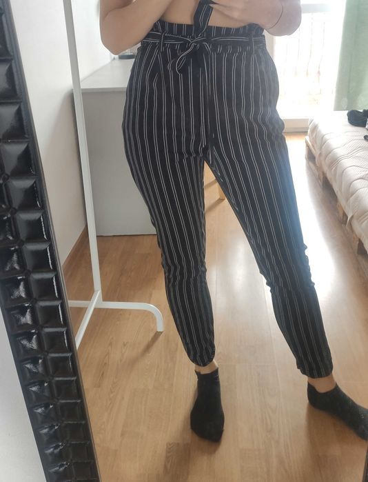 Eleganckie spodnie czarne w paski