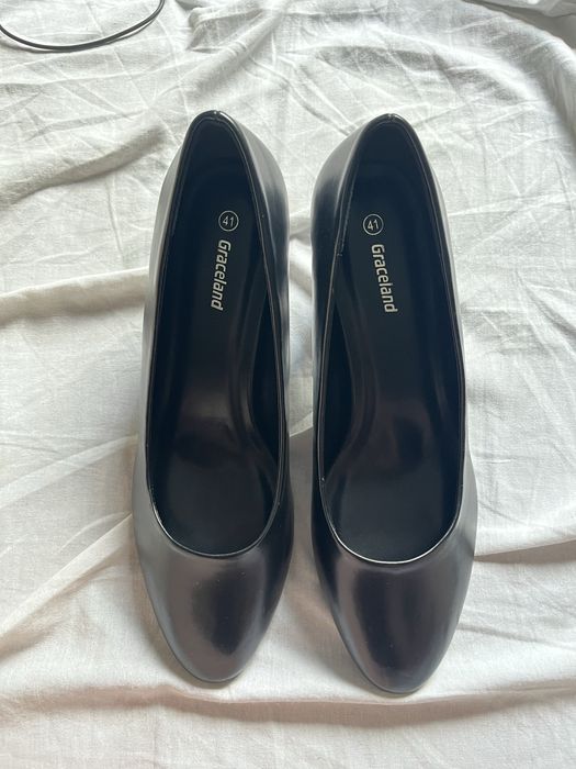 Czarne buty na obcasie