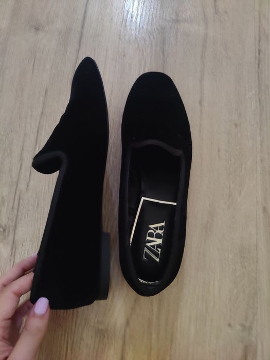Loafers pretos de suede da Zara
