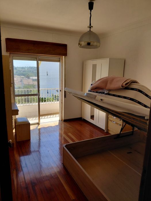 Quarto  com Varanda na Raposeira-Mem Martins