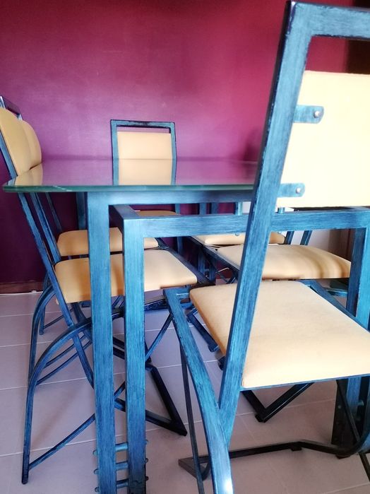 Conjunto Anos 70 Mesa de vidro e ferro+ Cadeiras + Móvel de sala