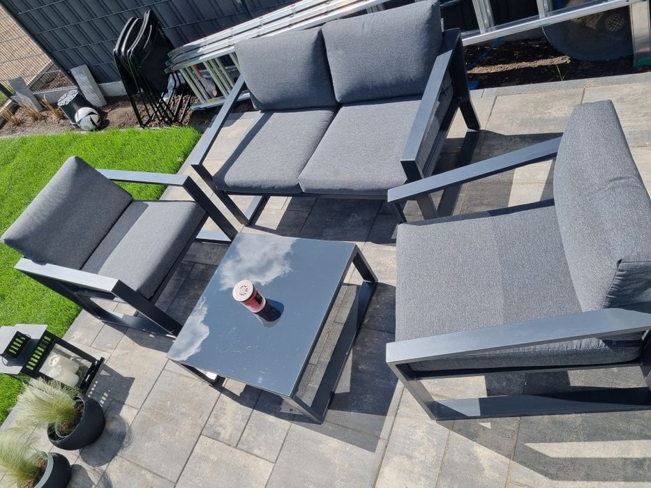 Zestaw ogrodowy - sofa-2 osobowa + 2 krzesła.