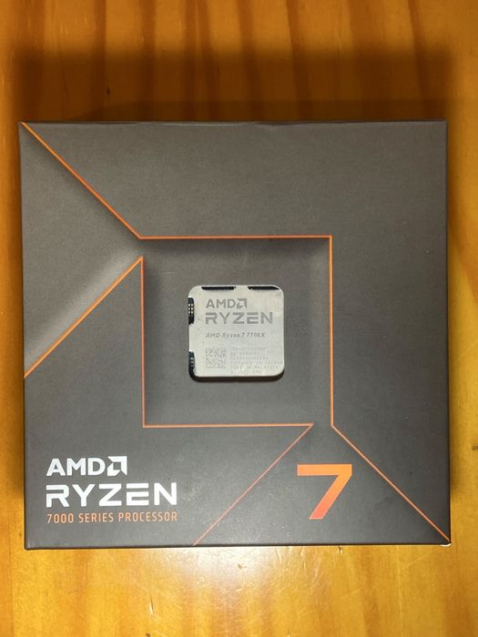 processador AMD Ryzen 7 7700X com 8 núcleos e velocidade de 4.5GHz a 5.4GHz