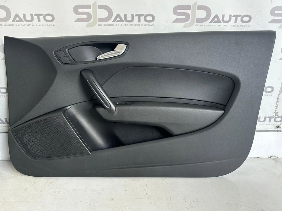 Farda Frente Direita / Esquerda - Audi A1 8X (3 Portas) (2014)