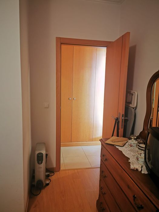 Arrenda-se Apartamento T1 kitchenette a 1km do Hospital dos Covões
