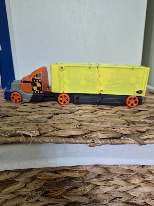 Грузовик Hot Wheels