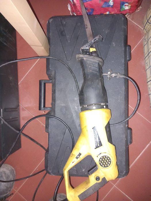 Serra de sabre corta tudo