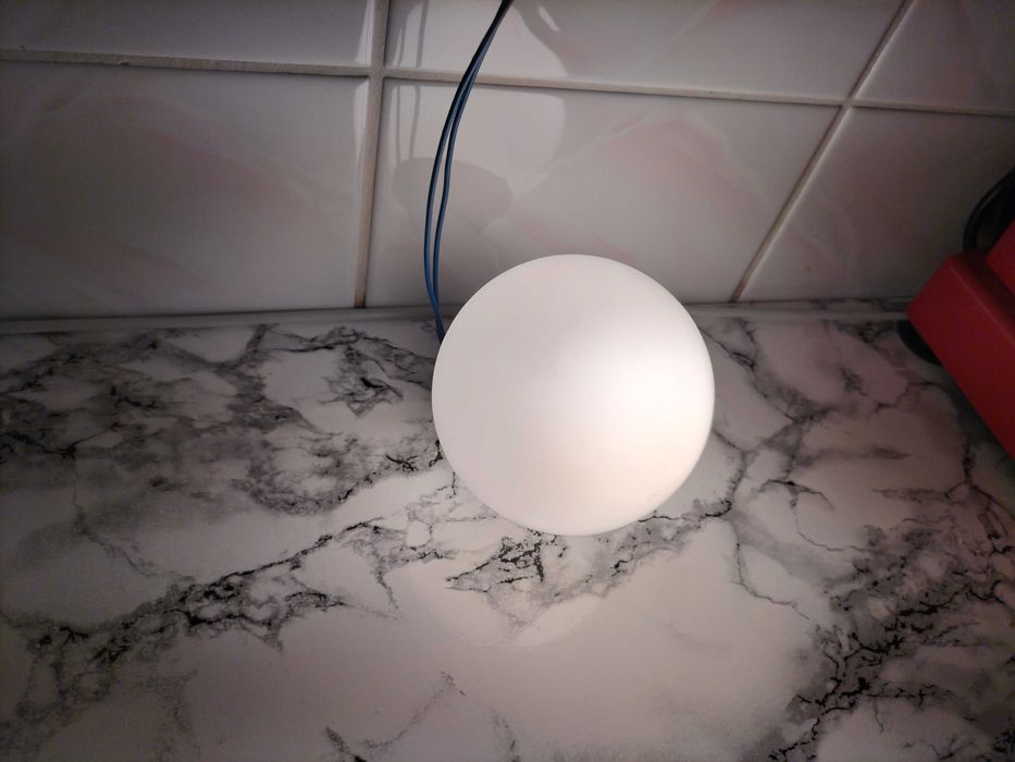 Lampka lustra łazienkowego.