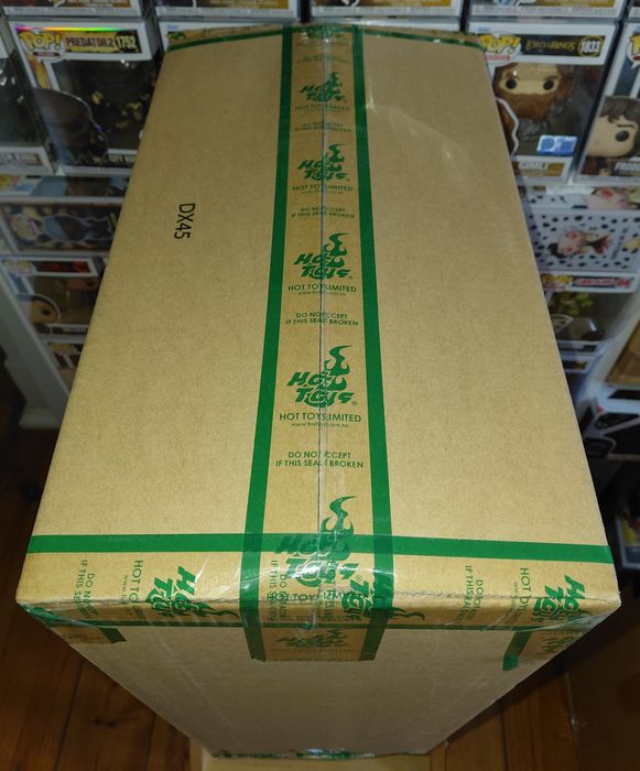 Hot Toys 1/6th Scale Star Wars Darth Vader Battle Damaged Deluxe (DX45) MISB