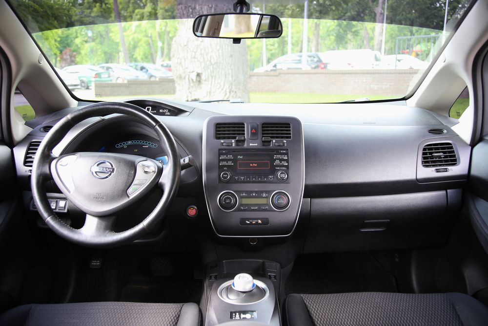 Продам Nissan Leaf