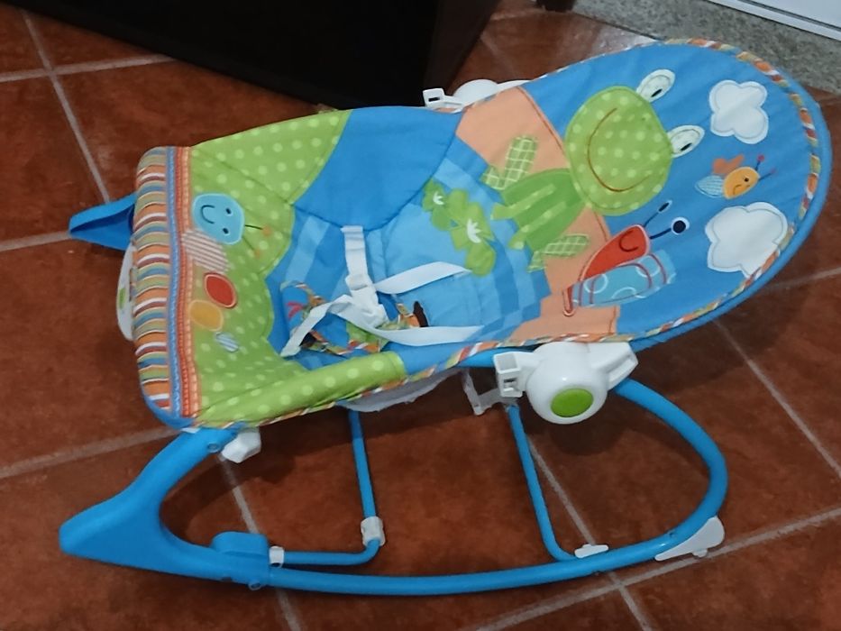 Vendo ESPREGUIÇADEIRA/BALOIÇO para criança com várias posições a funcionar bem. Possibilidade de entrega