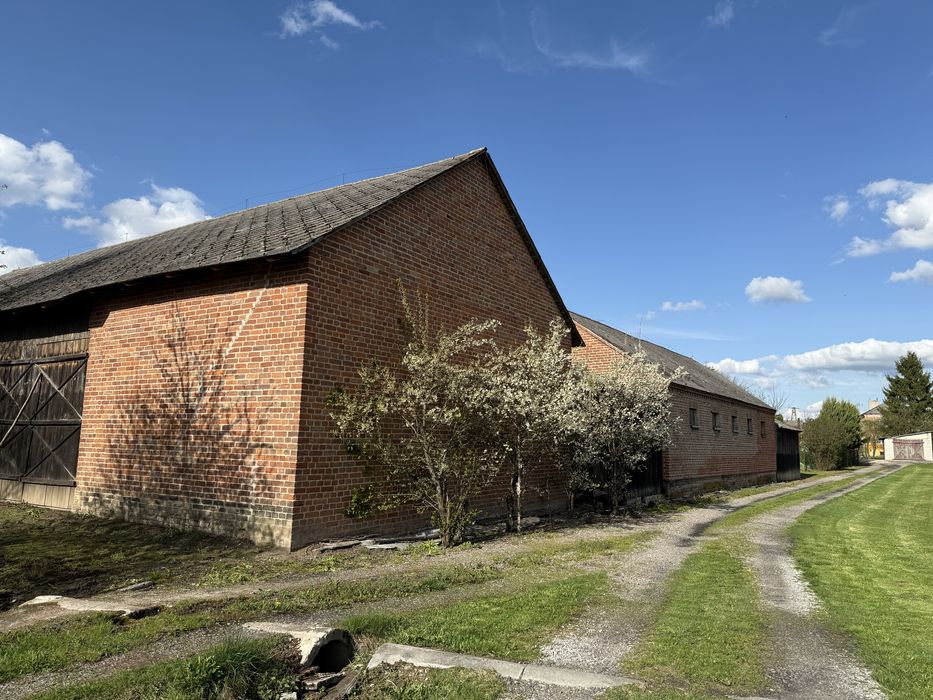 Dom  -siedlisko z bud gospodarczymi w miejscowości Żabno gmina Turobin