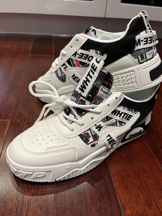 Buty sportowe z grafiti