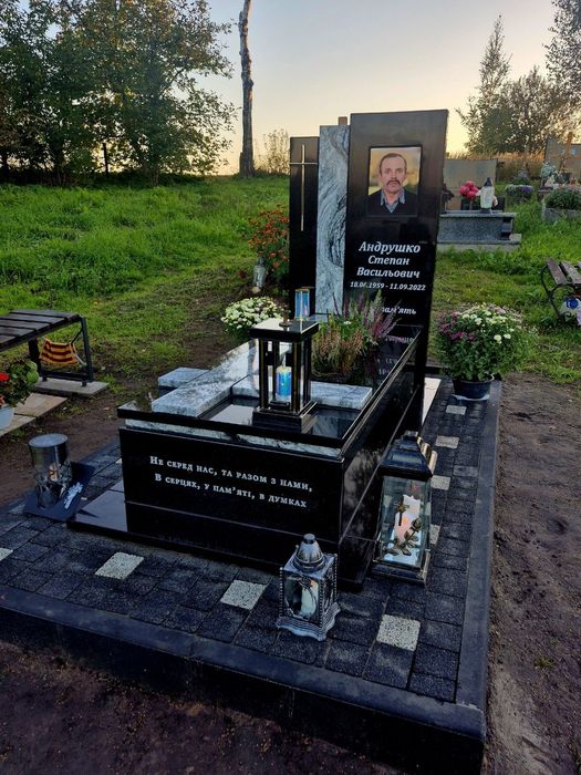 Виготовлення пам'ятників