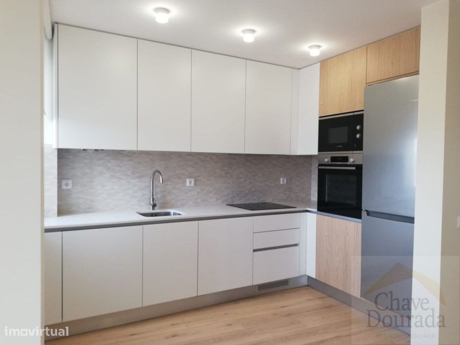Apartamento T2 totalmente remodelado, em Celas